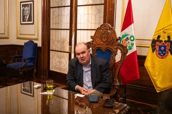 Denuncias contra López Aliaga: Promovió la vacancia presidencial sin explicar quién debía asumir el&nbsp;poder