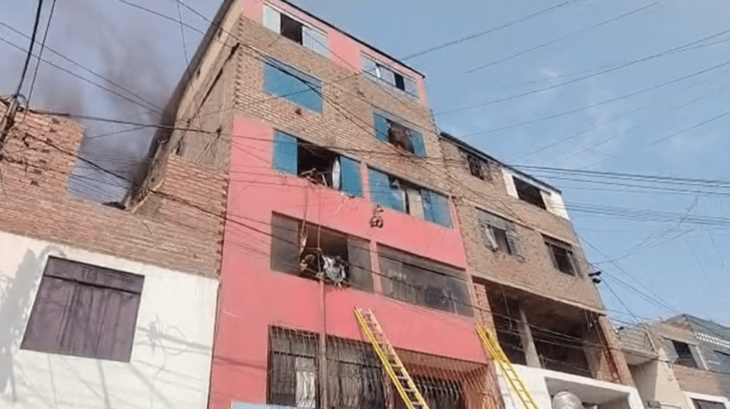 El Agustino: incendio consume vivienda y deja tres personas rescatadas