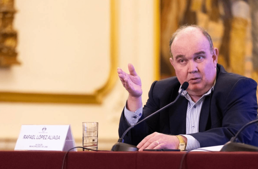 López Aliaga en el centro de la polémica por contratar venezolanos sin&nbsp;documentación